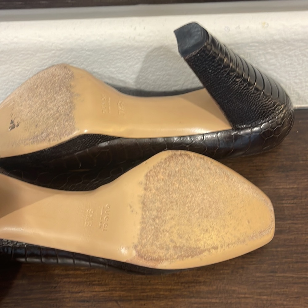 Gucci brown leather embossed pumps - Picture 3 of 3